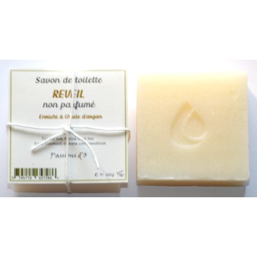 Savon artisanal sans parfum fabriqué par la savonnerie Passions d'O