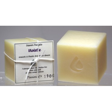 Sapone solido "Fragile" alla mandorla dolce e alla violetta - Dolcezza e incanto