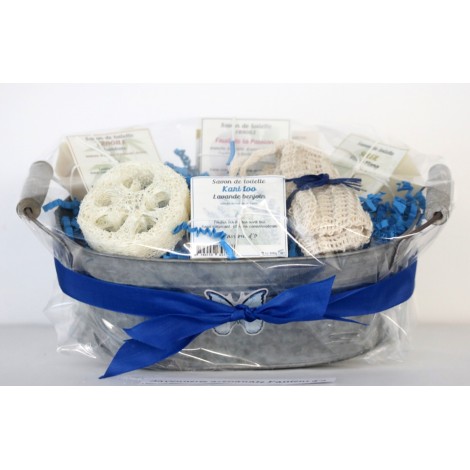 Scoprite questo grazioso cesto in stile rustico pieno di saponi e cosmetici naturali firmati Passions d'O