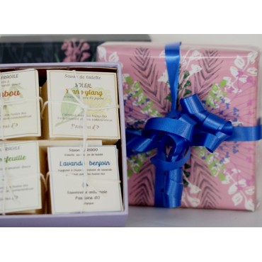 Geschenkdoos met natuurlijke zeepjes, zacht en elegant, van Passions d'O