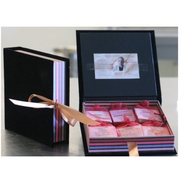 Boîte carrée  velours avec 6 savons artisanaux