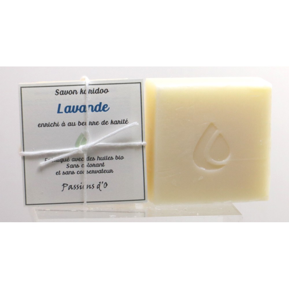 Zeep met sheaboter en geparfumeerd met lavendel.