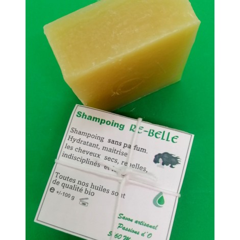 Se avete i capelli difficili da districare, questo shampoo solido fa proprio al caso vostro